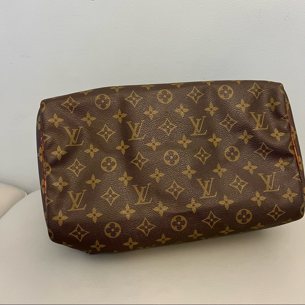 Louis Vuitton Monogram Canvas Speedy 30
(Authentic Pre-Owned) Women's VI0930 - Picture 13 of 16